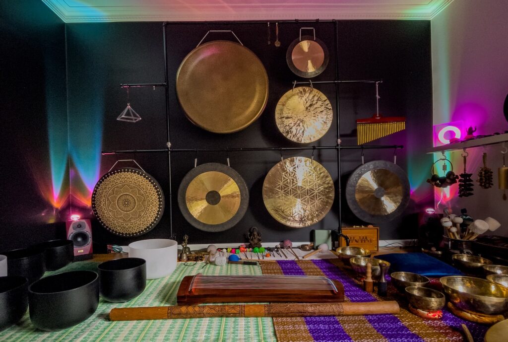 beautiful cosy & comfortable sound healing space with gongs, singing bowls and other instruments